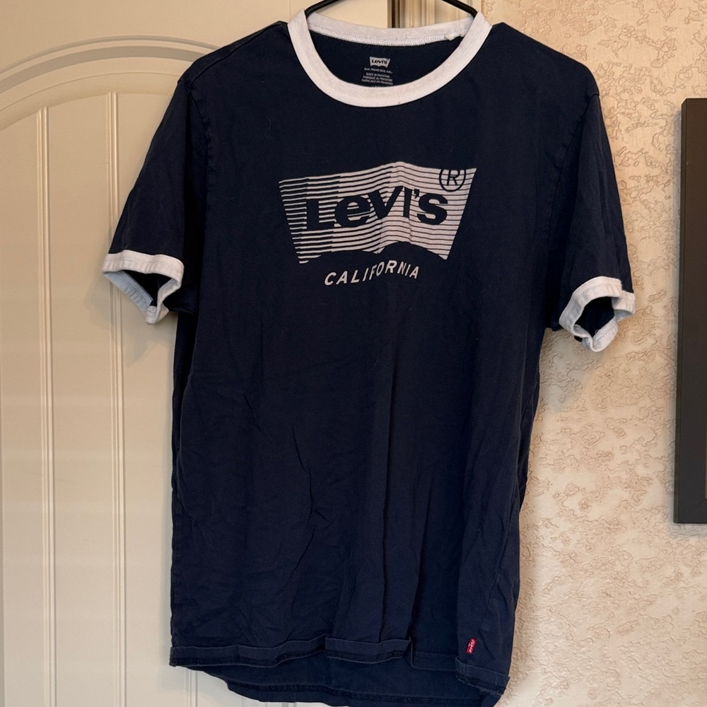 Levi's Dark Blue and White Men's Tee